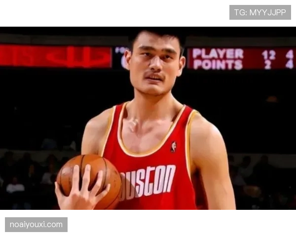 姚明随便穿双拖鞋出门，路人心里默默盘起他家泳池的装修预算